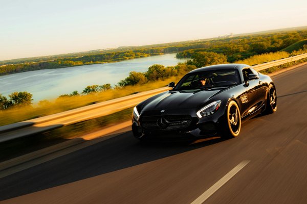 Umweltfreundlicher Glanz: Trendige Damenmode aus recycelten Materialien für bewusste Fashionistas